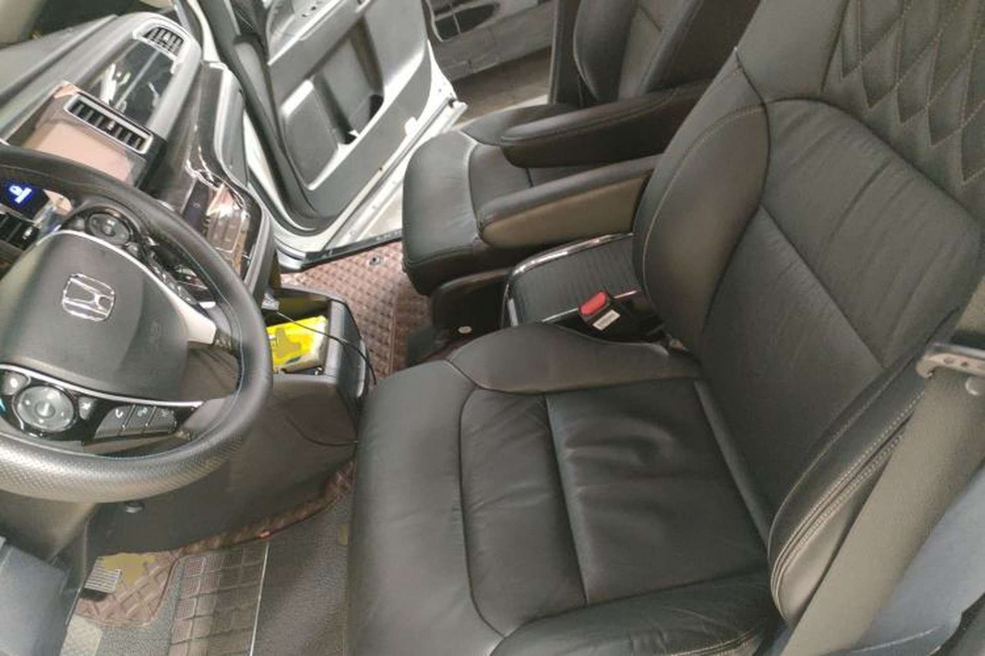 Used Honda Elysion 2019 2.0L Hybrid Luxury Edition Left Front Seat
