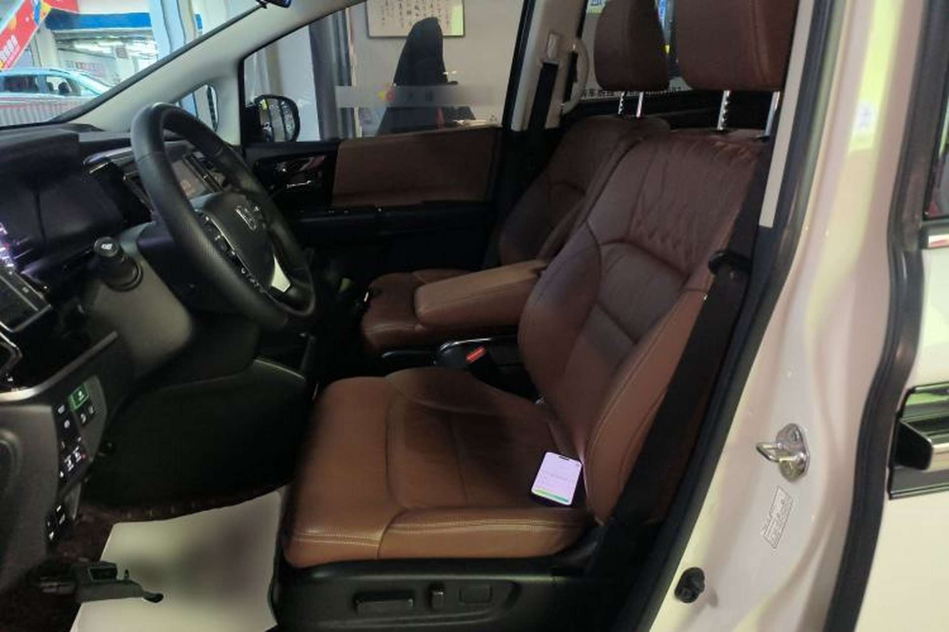 Used Honda Elysion 2019 2.0L Hybrid Supreme Edition Left Front Seat