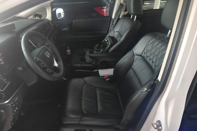 Used Honda Elysion 2019 2.0L Hybrid Luxury Edition Left Front Seat