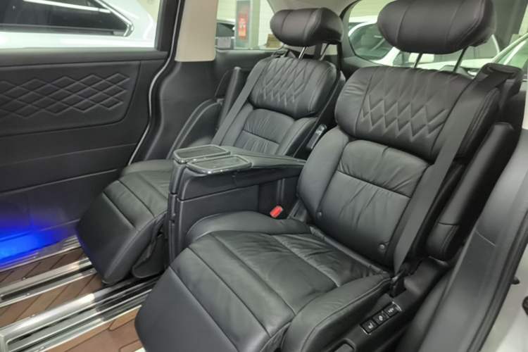 Used Honda Elysion 2019 2.0L Hybrid Comfort Edition Left Rear Seat
