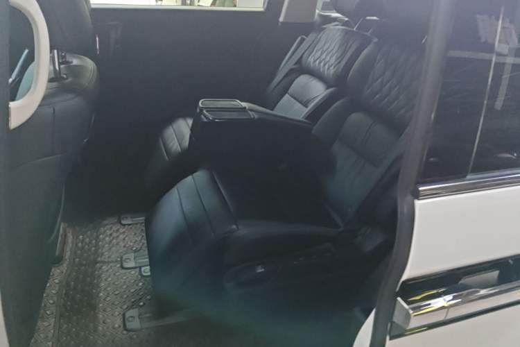 Used Honda Elysion 2019 2.0L Hybrid Supreme Edition Left Rear Seat