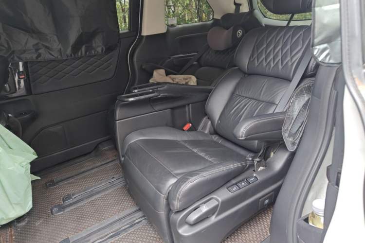 Used Honda Elysion 2019 2.0L Hybrid Luxury Edition Left Rear Seat