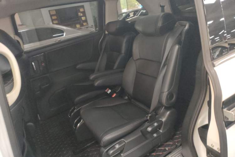 Used Honda Elysion 2019 2.0L Hybrid Comfort Edition Left Rear Seat