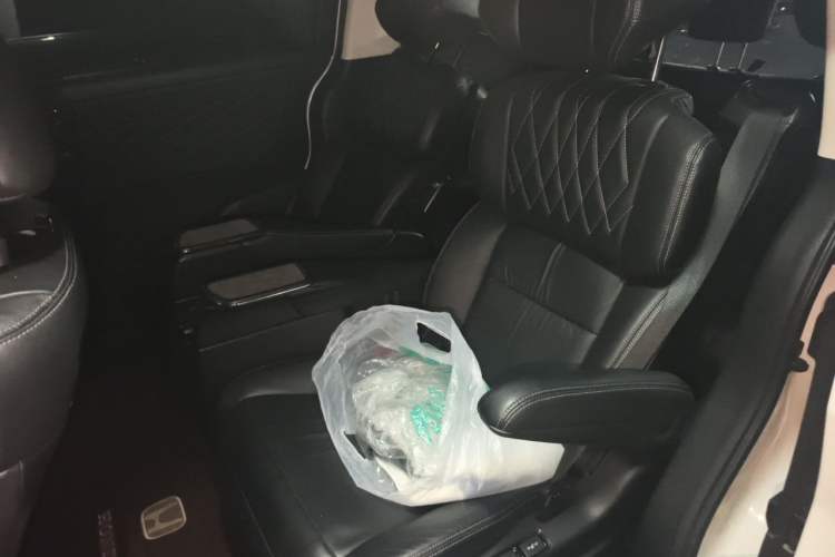 Used Honda Elysion 2019 2.0L Hybrid Luxury Edition Left Rear Seat