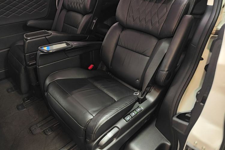 Used Honda Elysion 2019 2.0L Hybrid Luxury Edition Left Rear Seat