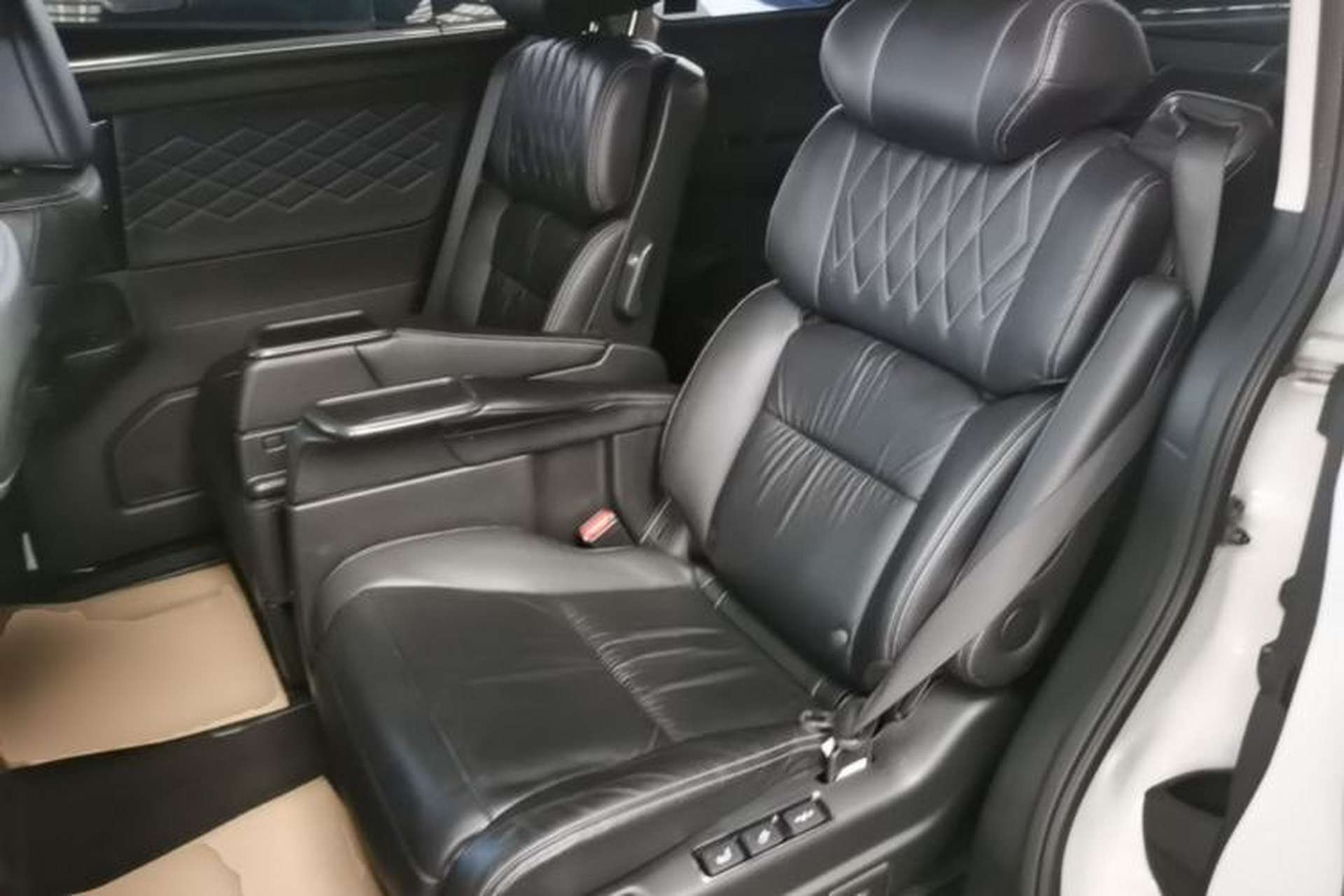 Used Honda Elysion 2019 2.0L Hybrid Luxury Edition Left Rear Seat