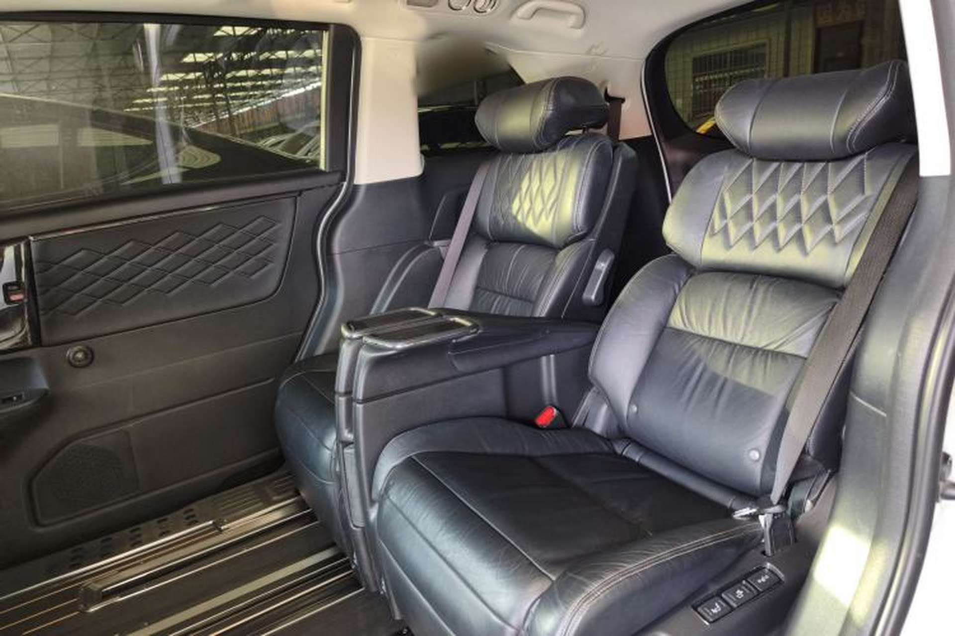 Used Honda Elysion 2019 2.0L Hybrid Comfort Edition Left Rear Seat