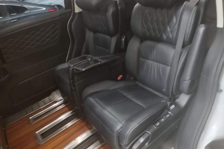 Used Honda Elysion 2019 2.0L Hybrid Comfort Edition Left Rear Seat