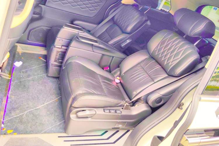 Used Honda Elysion 2019 2.0L Hybrid Luxury Edition Left Rear Seat