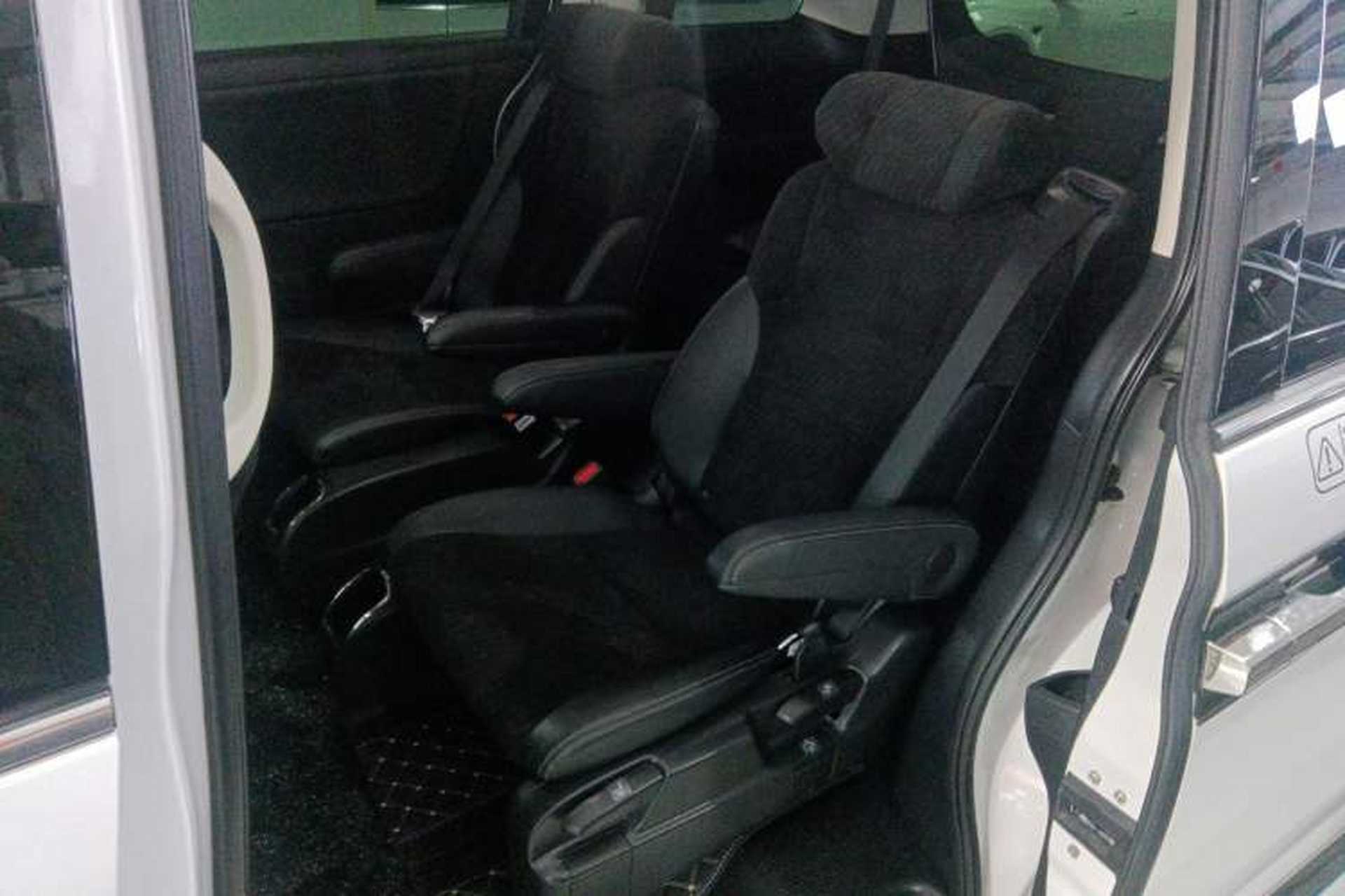 Used Honda Elysion 2019 2.0L Hybrid Comfort Edition Left Rear Seat