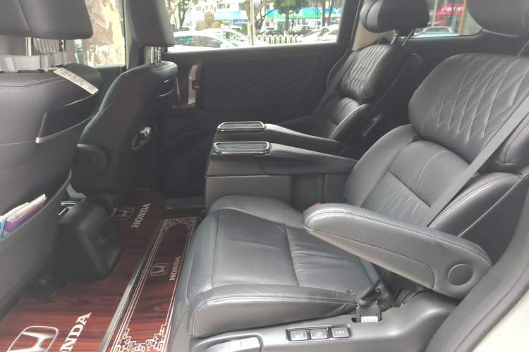 Used Honda Elysion 2019 2.0L Hybrid Supreme Edition Left Rear Seat
