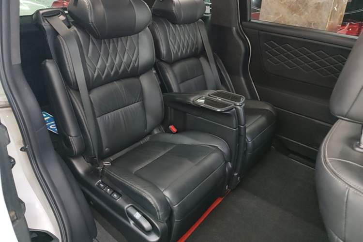 Used Honda Elysion 2019 2.0L Hybrid Supreme Edition Left Rear Seat