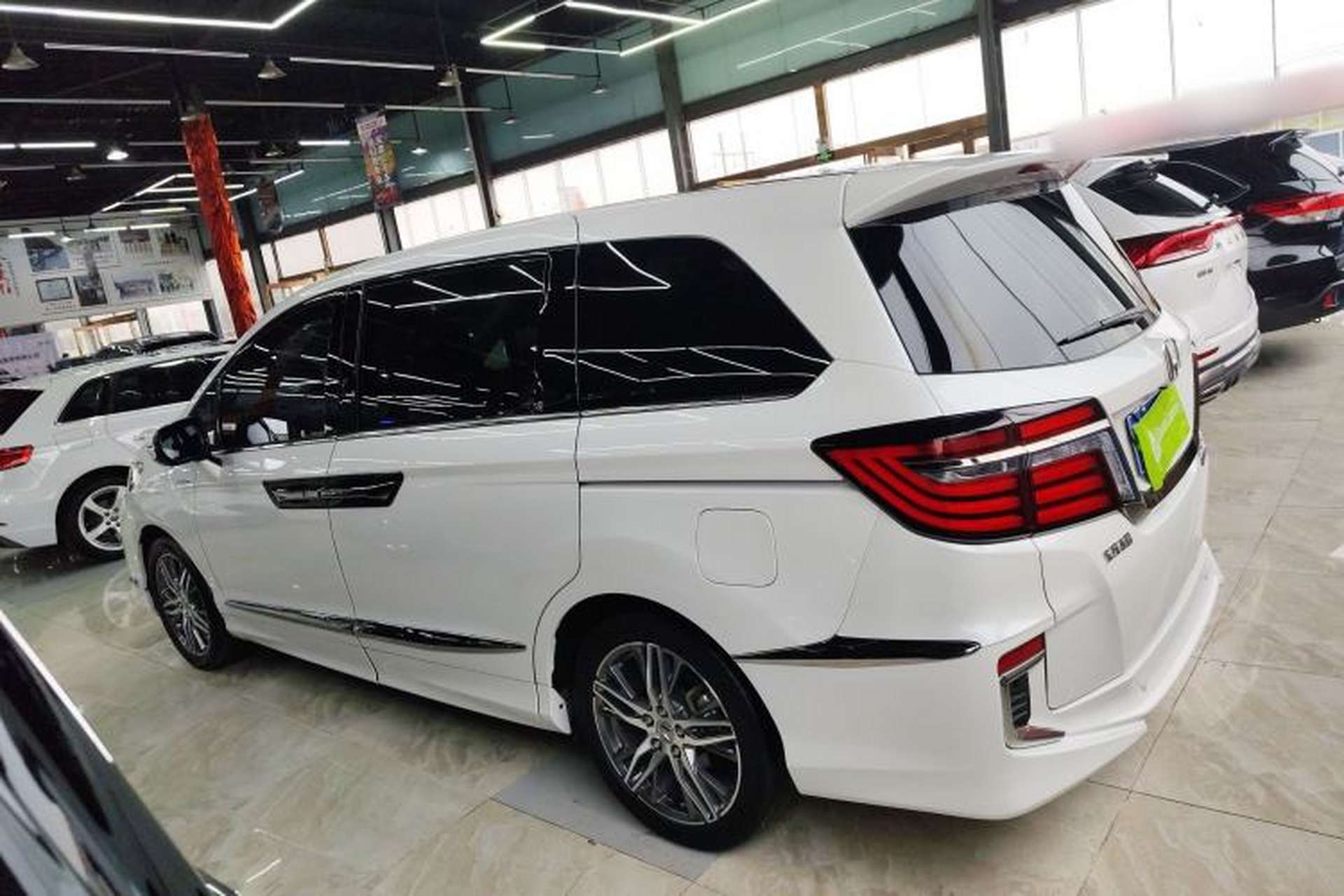 Used Honda Elysion 2019 2.0L Hybrid Luxury Edition Left Side
