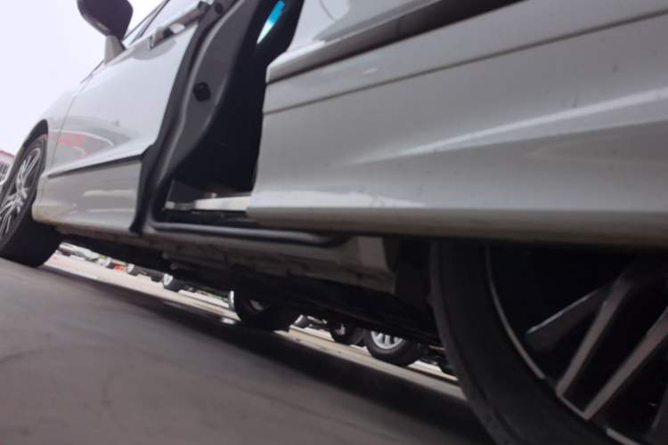 Used Honda Elysion 2019 2.0L Hybrid Luxury Edition Left Side Sill