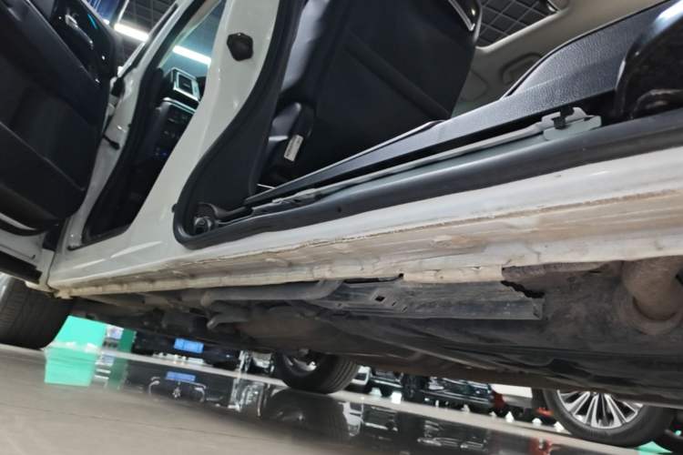 Used Honda Elysion 2019 2.0L Hybrid Luxury Edition Left Side Sill