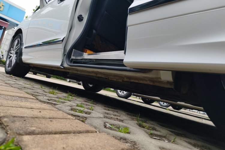 Used Honda Elysion 2019 2.0L Hybrid Luxury Edition Left Side Sill