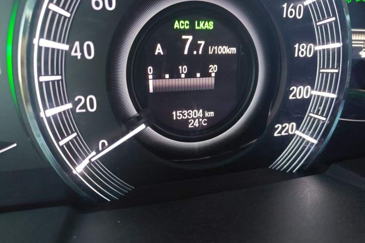 Used Honda Elysion 2019 2.0L Hybrid Supreme Edition Odometer Close Up