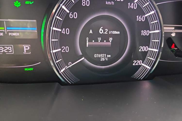 Used Honda Elysion 2019 2.0L Hybrid Supreme Edition Odometer Close Up