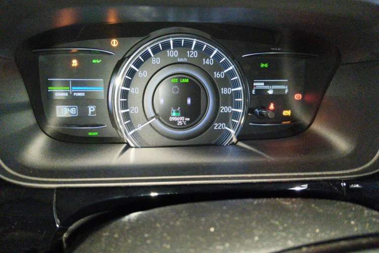 Used Honda Elysion 2019 2.0L Hybrid Luxury Edition Odometer Close Up