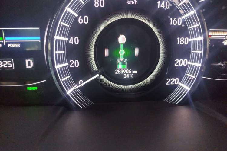 Used Honda Elysion 2019 2.0L Hybrid Supreme Edition Odometer Close Up