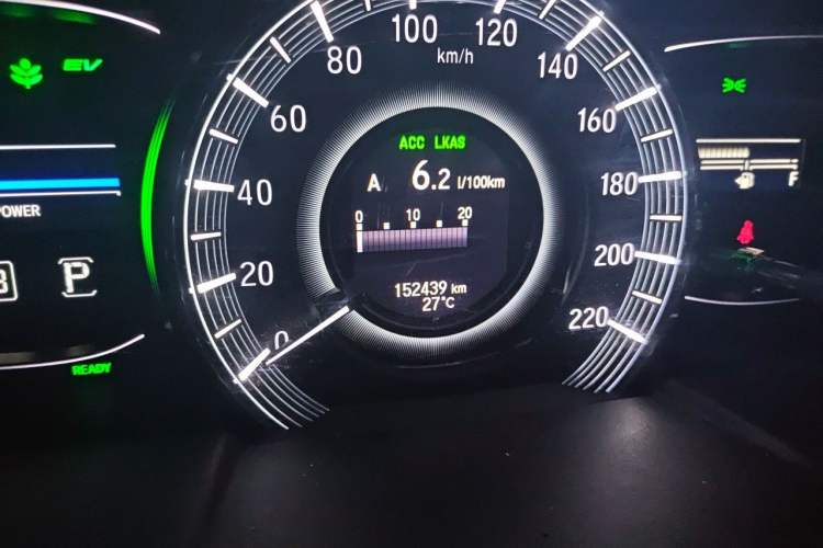 Used Honda Elysion 2019 2.0L Hybrid Supreme Edition Odometer Close Up