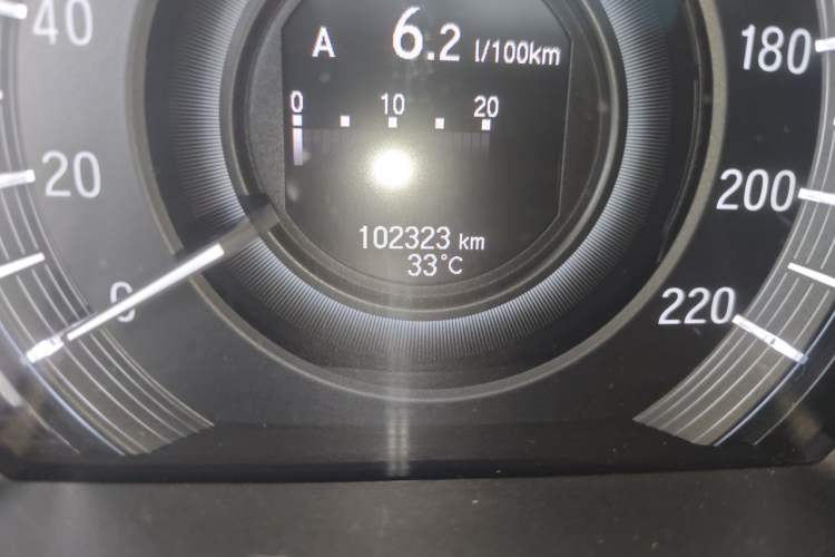Used Honda Elysion 2019 2.0L Hybrid Supreme Edition Odometer Close Up