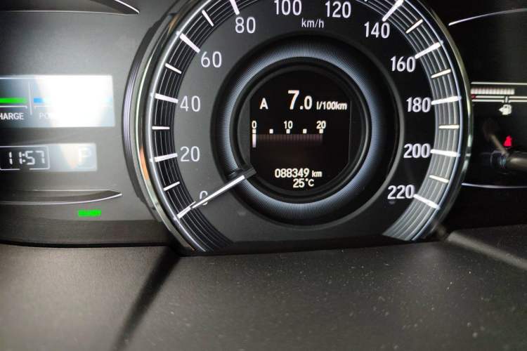 Used Honda Elysion 2019 2.0L Hybrid Luxury Edition Odometer Close Up
