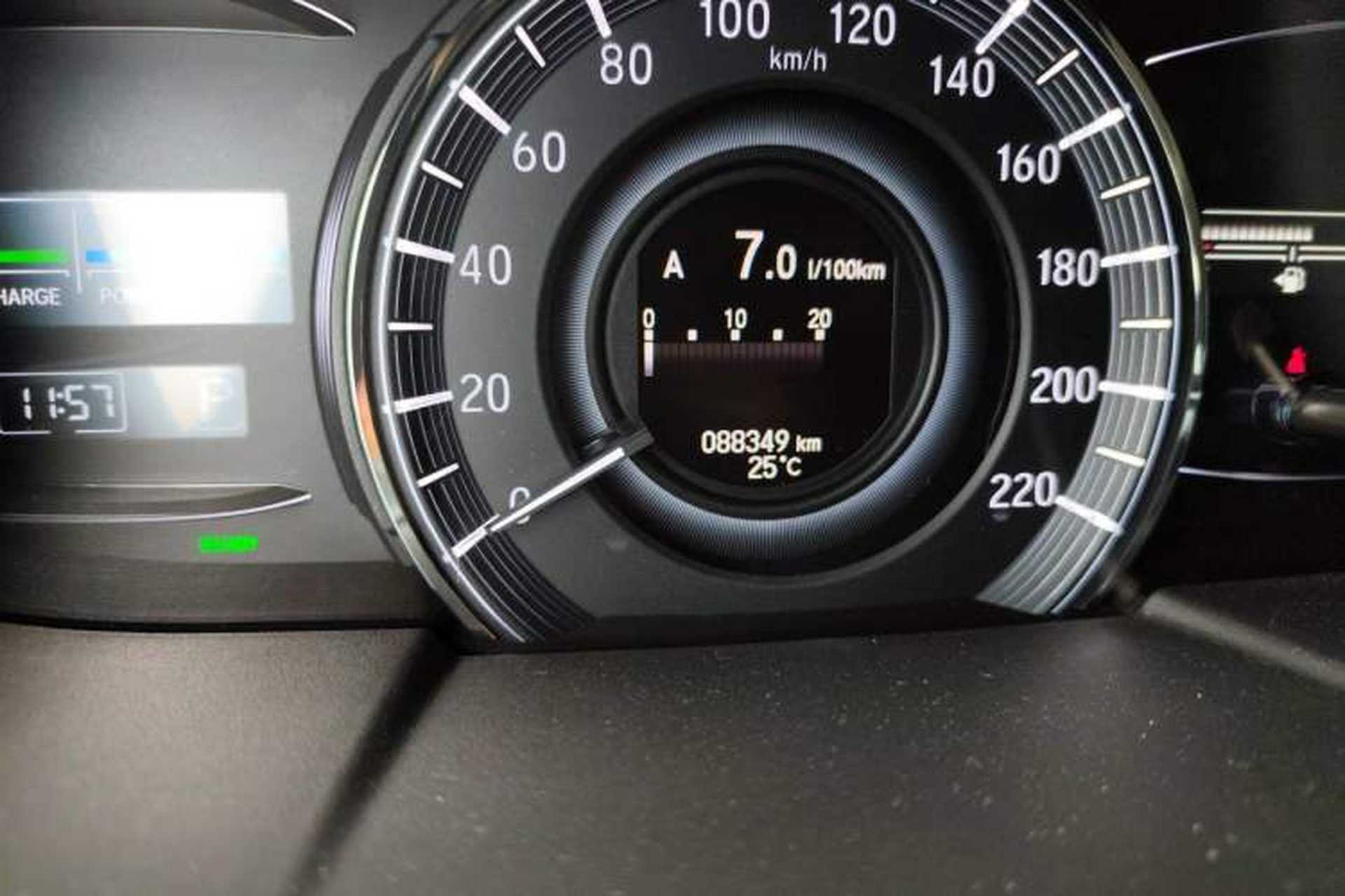 Used Honda Elysion 2019 2.0L Hybrid Luxury Edition Odometer Close Up
