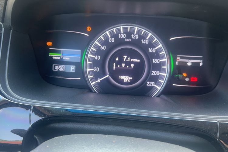 Used Honda Elysion 2019 2.0L Hybrid Supreme Edition Odometer Close Up