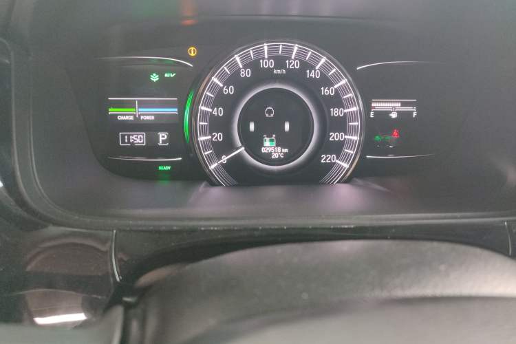Used Honda Elysion 2019 2.0L Hybrid Supreme Edition Odometer Close Up