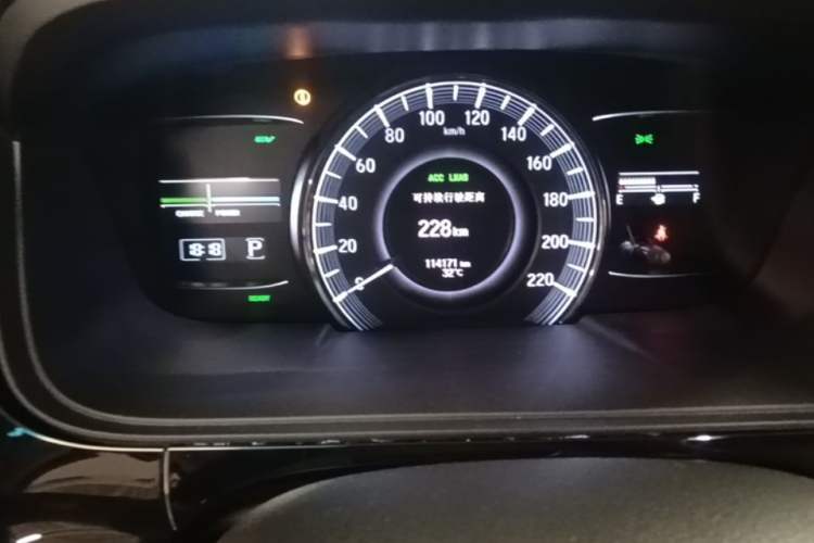 Used Honda Elysion 2019 2.0L Hybrid Luxury Edition Odometer Close Up