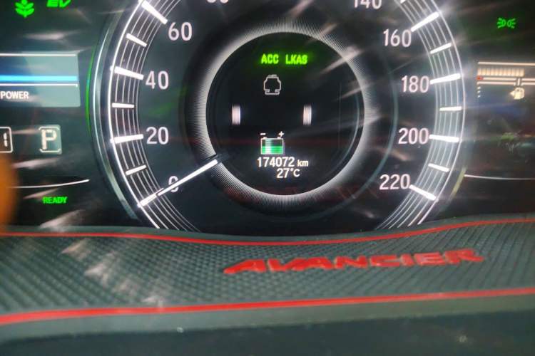 Used Honda Elysion 2019 2.0L Hybrid Luxury Edition Odometer Close Up