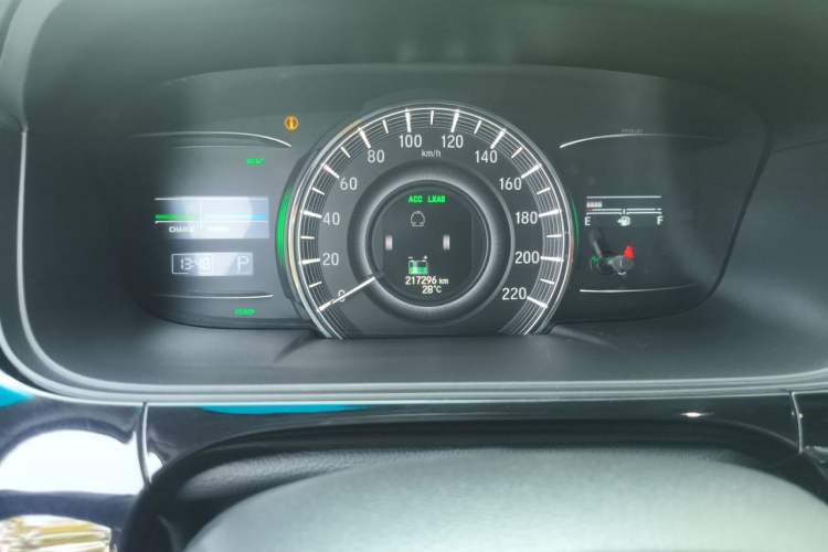 Used Honda Elysion 2019 2.0L Hybrid Supreme Edition Odometer Close Up