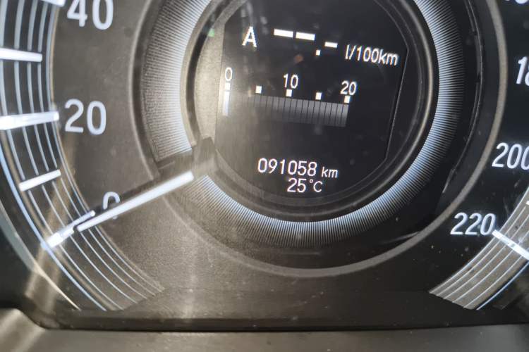 Used Honda Elysion 2019 2.0L Hybrid Supreme Edition Odometer Close Up
