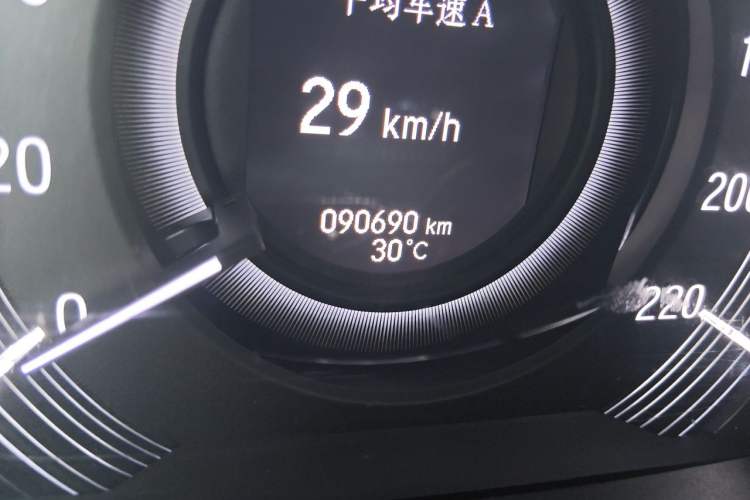 Used Honda Elysion 2019 2.0L Hybrid Luxury Edition Odometer Close Up