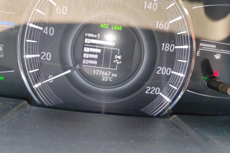 Used Honda Elysion 2019 2.0L Hybrid Supreme Edition Odometer Close Up