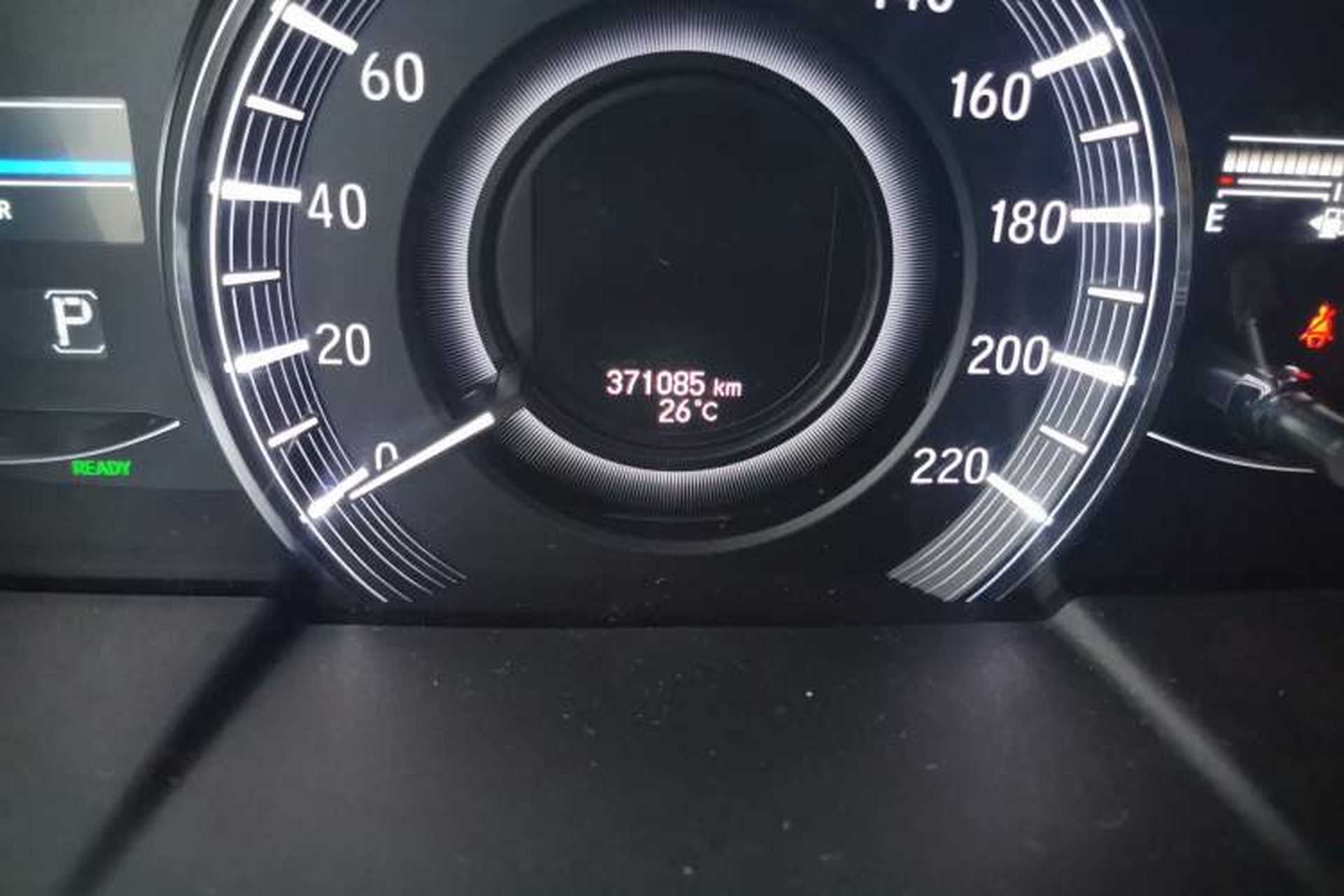 Used Honda Elysion 2019 2.0L Hybrid Luxury Edition Odometer Close Up