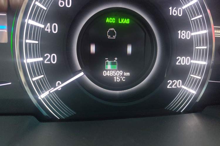 Used Honda Elysion 2019 2.0L Hybrid Supreme Edition Odometer Close Up