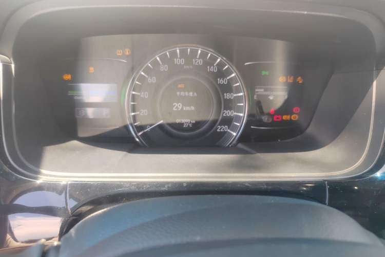 Used Honda Elysion 2019 2.0L Hybrid Luxury Edition Odometer Close Up