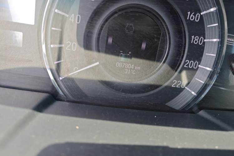 Used Honda Elysion 2019 2.0L Hybrid Supreme Edition Odometer Close Up