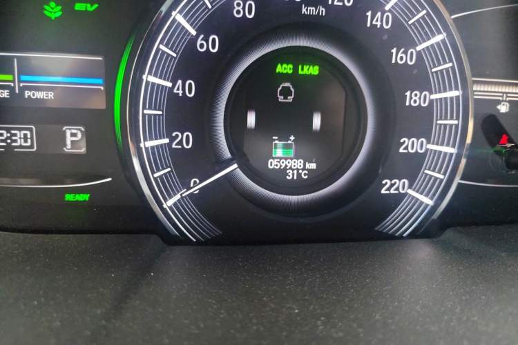 Used Honda Elysion 2019 2.0L Hybrid Supreme Edition Odometer Close Up