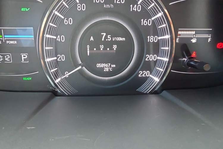 Used Honda Elysion 2019 2.0L Hybrid Luxury Edition Odometer Close Up