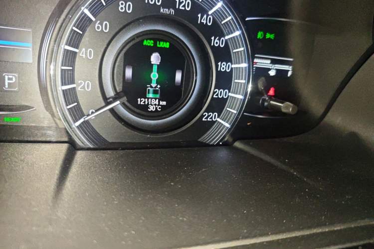 Used Honda Elysion 2019 2.0L Hybrid Supreme Edition Odometer Close Up