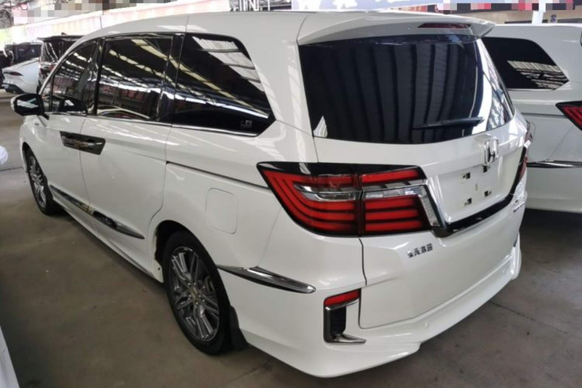 Used Honda Elysion 2019 2.0L Hybrid Luxury Edition Rear Left 45 Deg