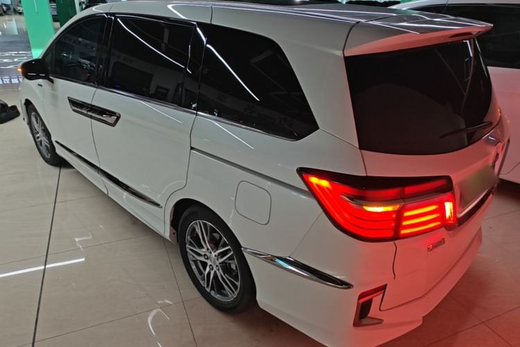 Used Honda Elysion 2019 2.0L Hybrid Luxury Edition Rear Left 45 Deg
