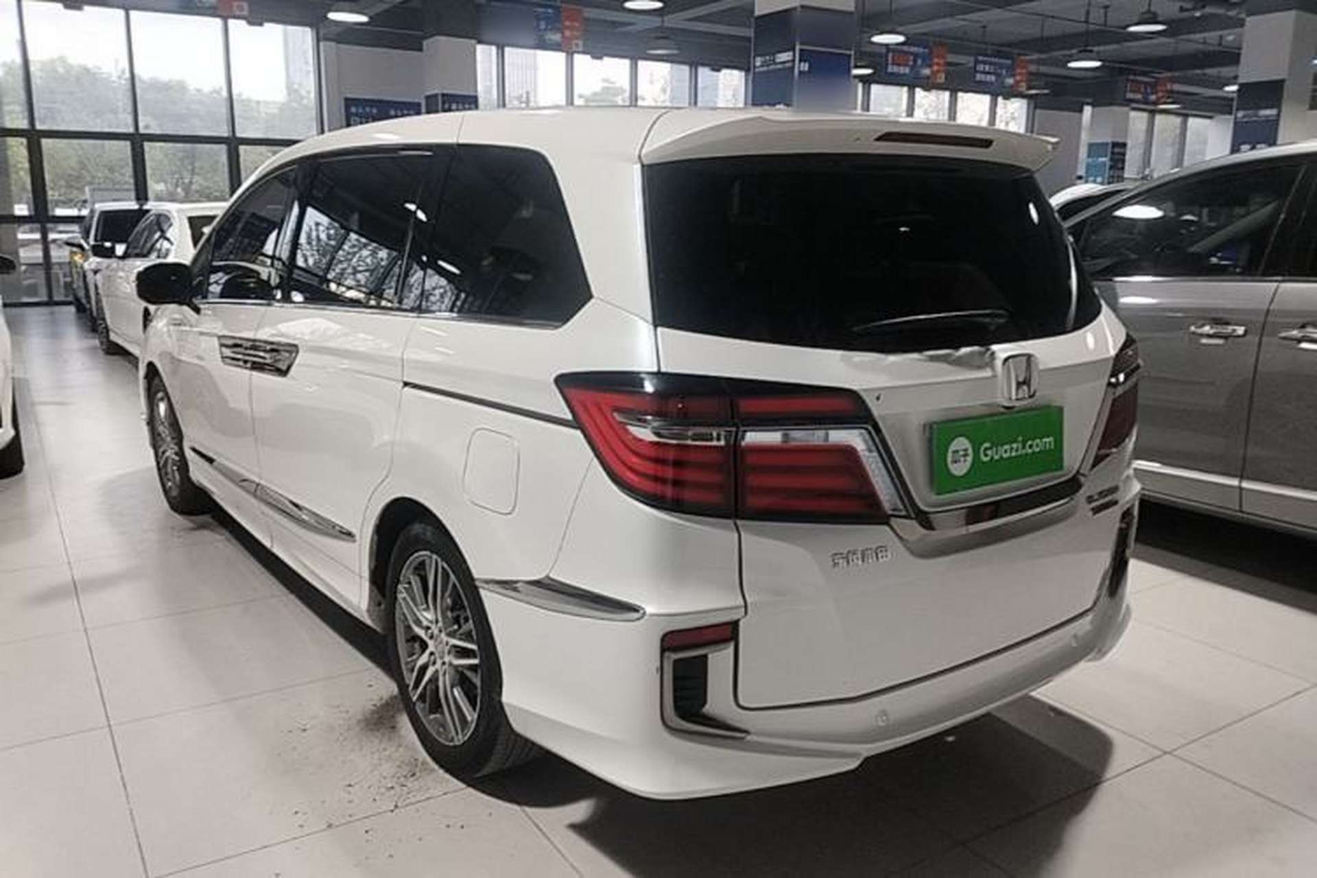 Used Honda Elysion 2019 2.0L Hybrid Luxury Edition Rear Left 45 Deg
