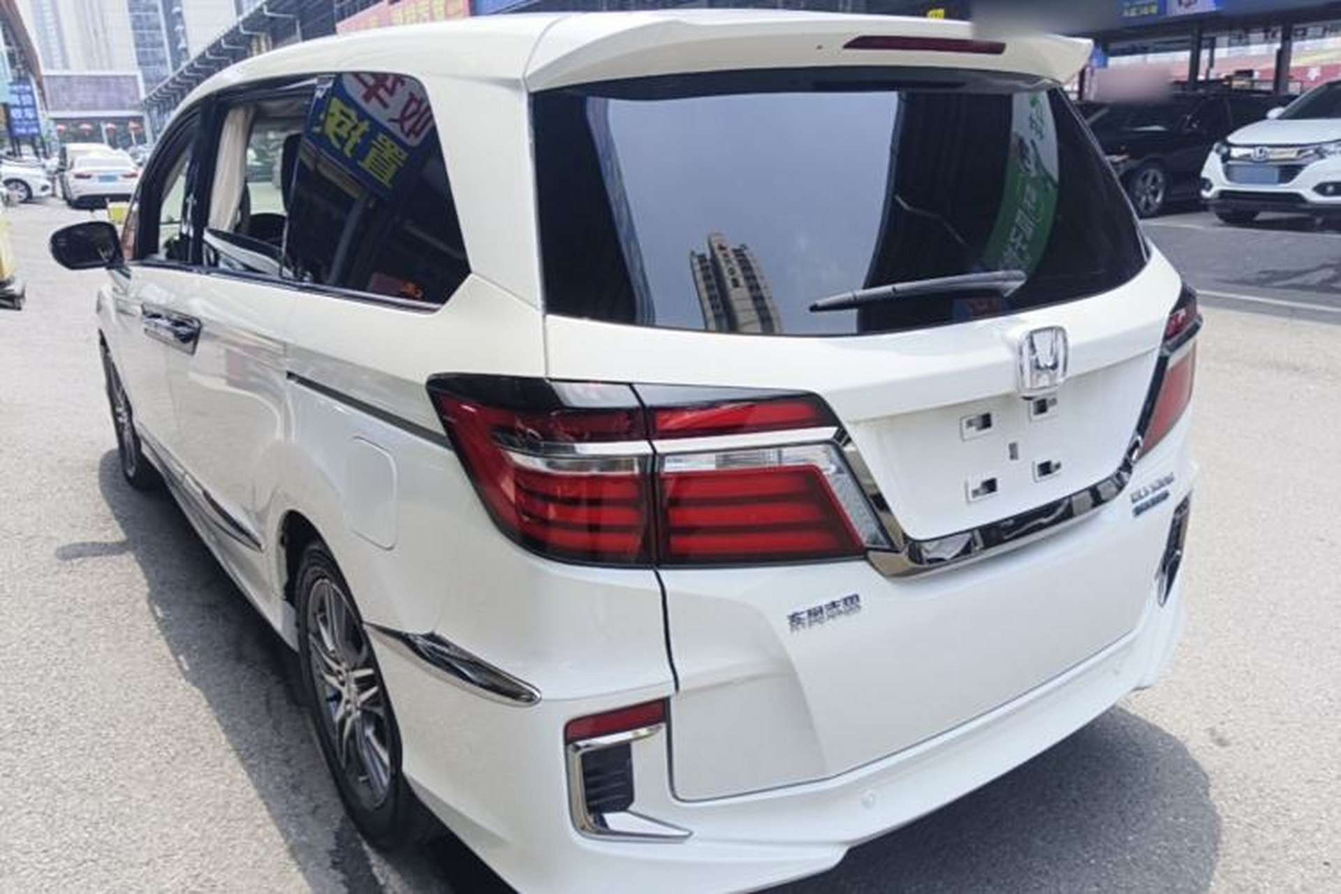 Used Honda Elysion 2019 2.0L Hybrid Luxury Edition Rear Left 45 Deg