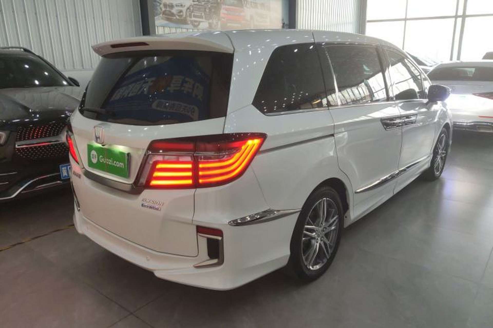 Used Honda Elysion 2019 2.0L Hybrid Luxury Edition Rear Right 45 Deg