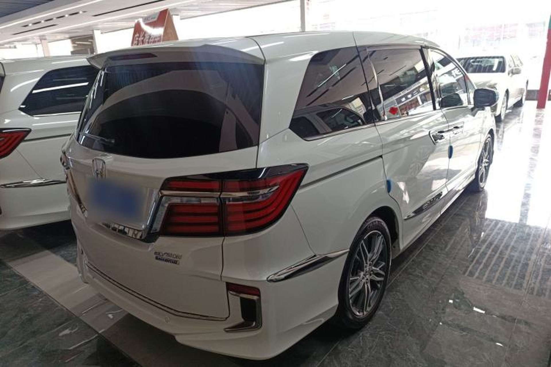 Used Honda Elysion 2019 2.0L Hybrid Supreme Edition Rear Right 45 Deg