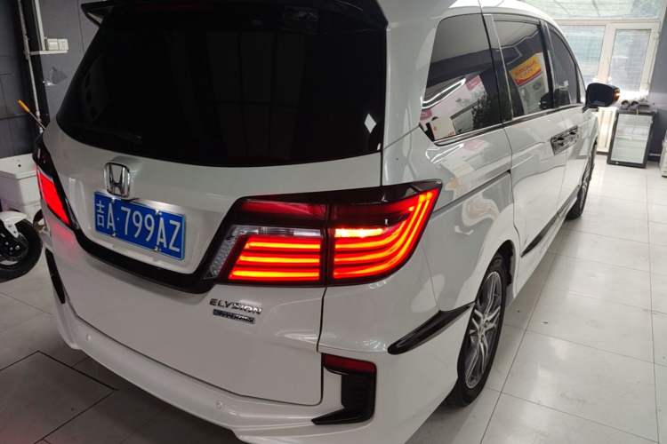 Used Honda Elysion 2019 2.0L Hybrid Supreme Edition Rear Right 45 Deg